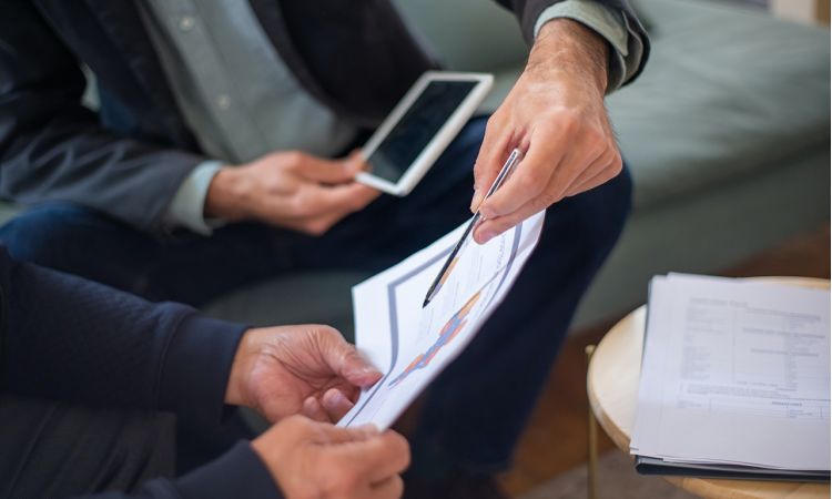 Sparschwein mit Münzen