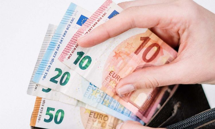 Portemonnaie mit Geldscheinen